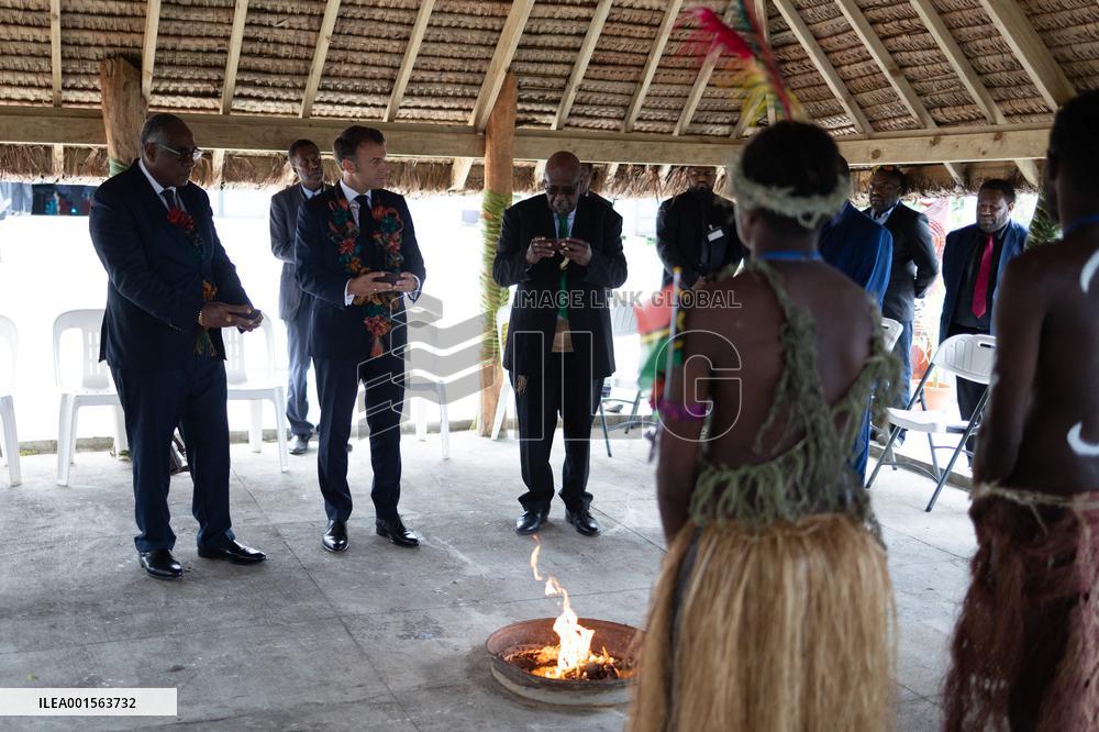 Macron meets Vanuatu Prime Minister - Vanuatu