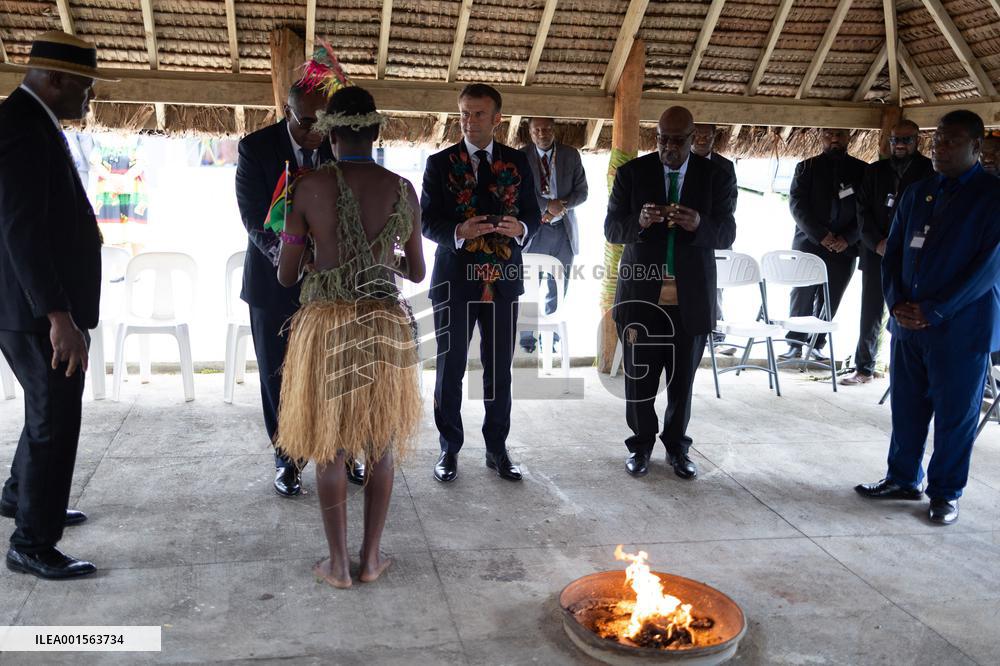 Macron meets Vanuatu Prime Minister - Vanuatu