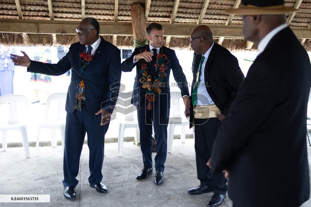 Macron meets Vanuatu Prime Minister - Vanuatu