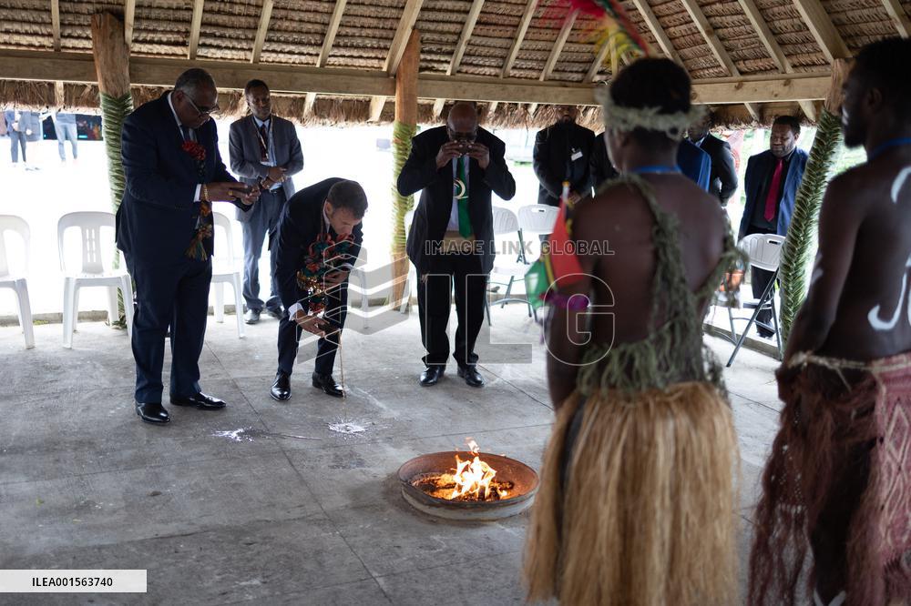 Macron meets Vanuatu Prime Minister - Vanuatu