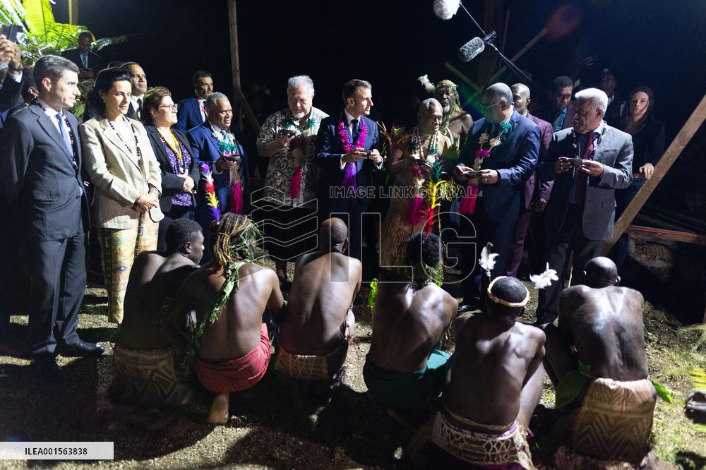 Macron at the Melanesian art Festival - Vanuatu