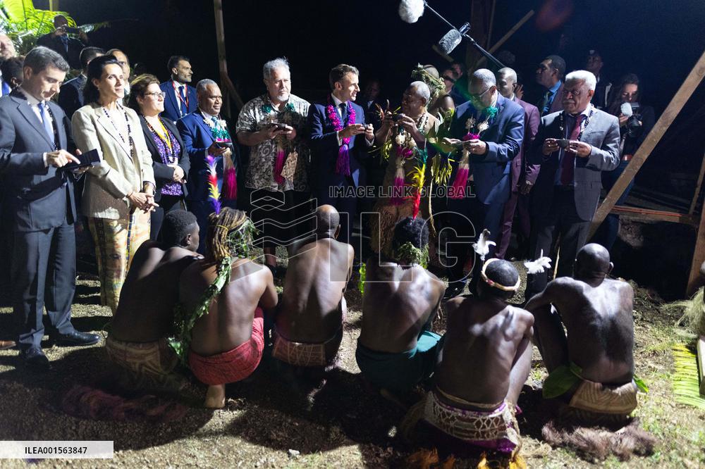 Macron at the Melanesian art Festival - Vanuatu