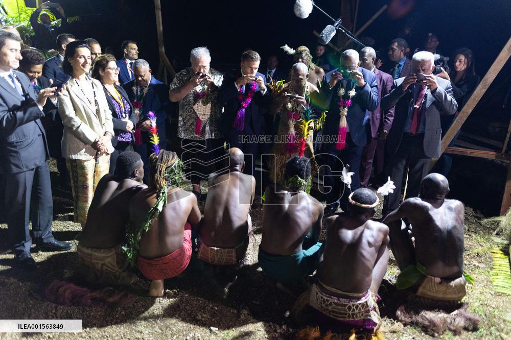 Macron at the Melanesian art Festival - Vanuatu