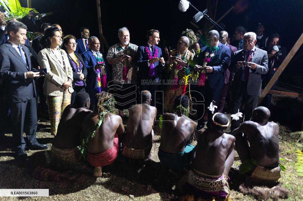 Macron at the Melanesian art Festival - Vanuatu