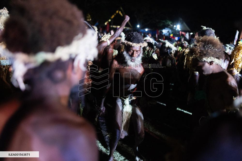 Macron at the Melanesian art Festival - Vanuatu