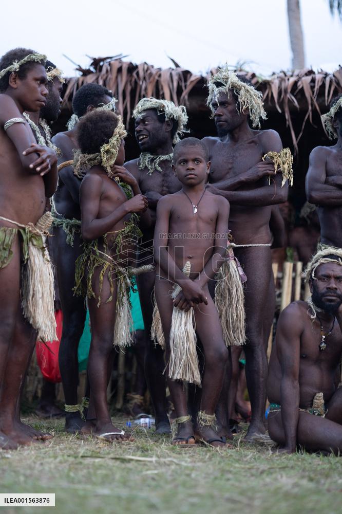 Macron at the Melanesian art Festival - Vanuatu