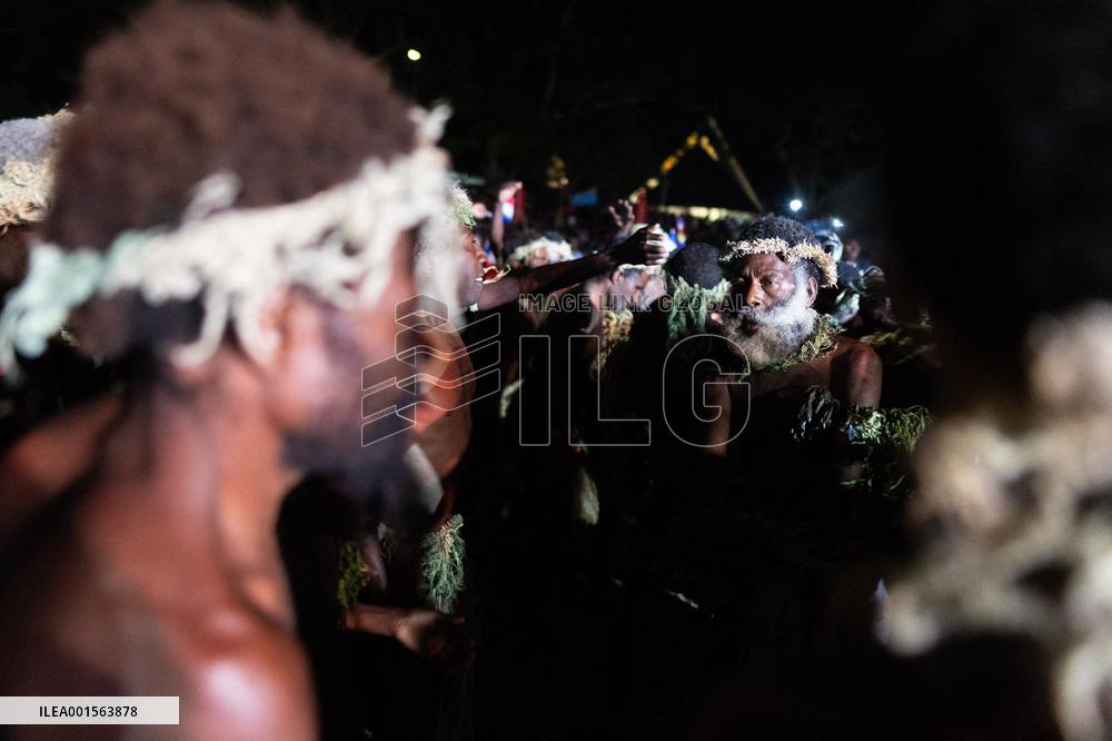 Macron at the Melanesian art Festival - Vanuatu