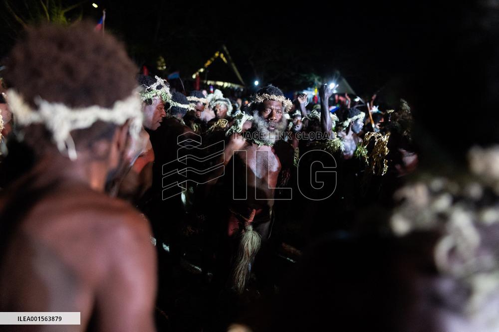 Macron at the Melanesian art Festival - Vanuatu