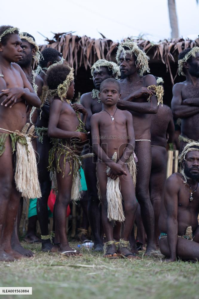 Macron at the Melanesian art Festival - Vanuatu