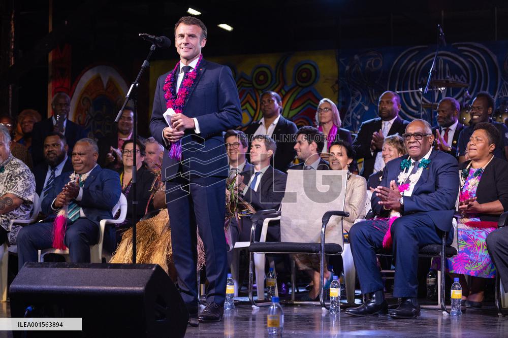 Macron at the Melanesian art Festival - Vanuatu