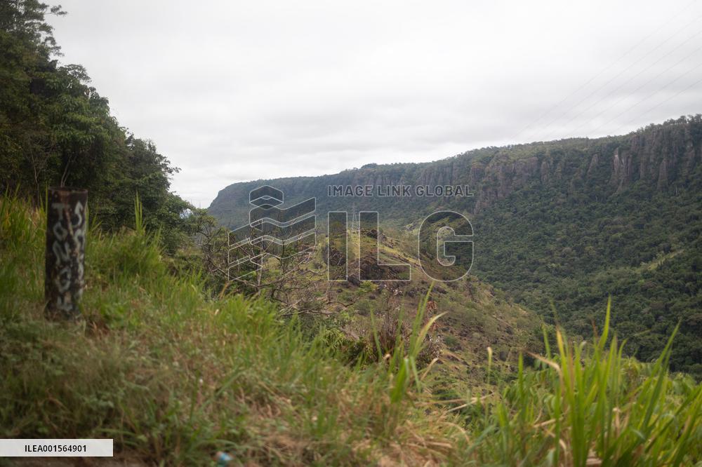 Macron Visits The Varirata National Park Forest - Papua New Guinea