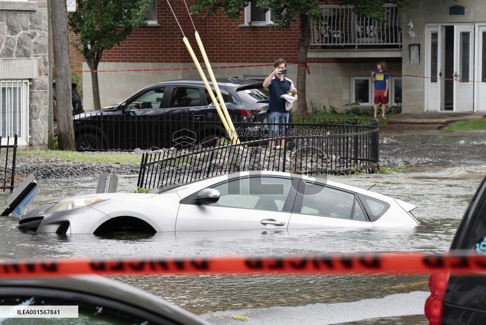 A Water Main Broke Flooding Several Blocks - Montreal