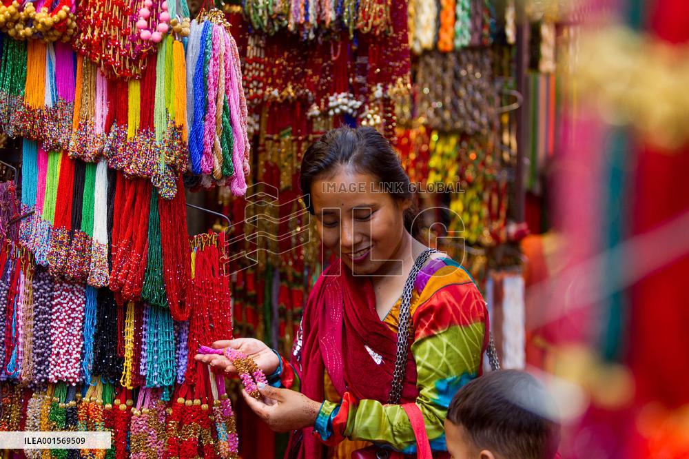 NEPAL-KATHMANDU-HOLY MONTH-BEAD SHOPS