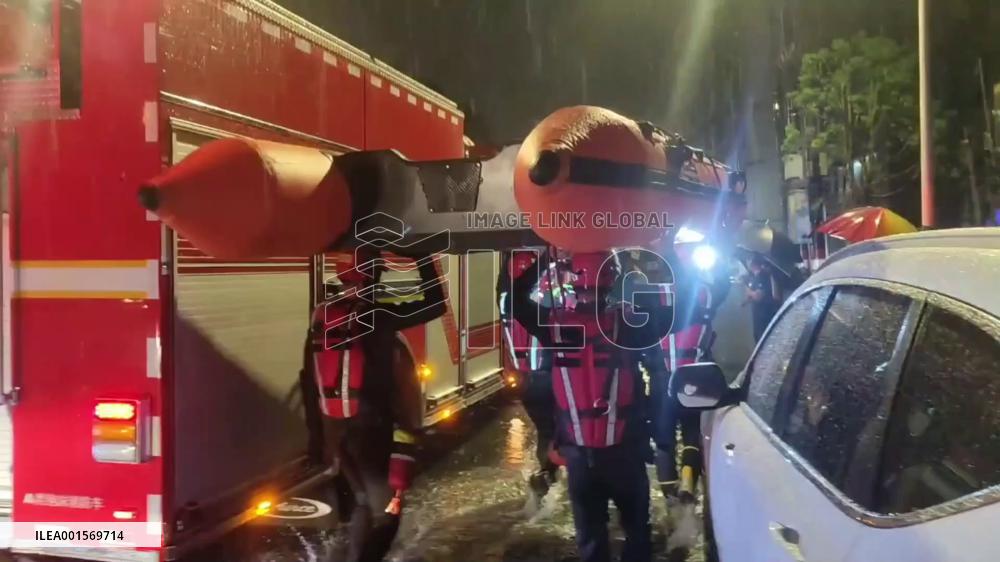 Rescue efforts underway in E China after typhoon Doksuri