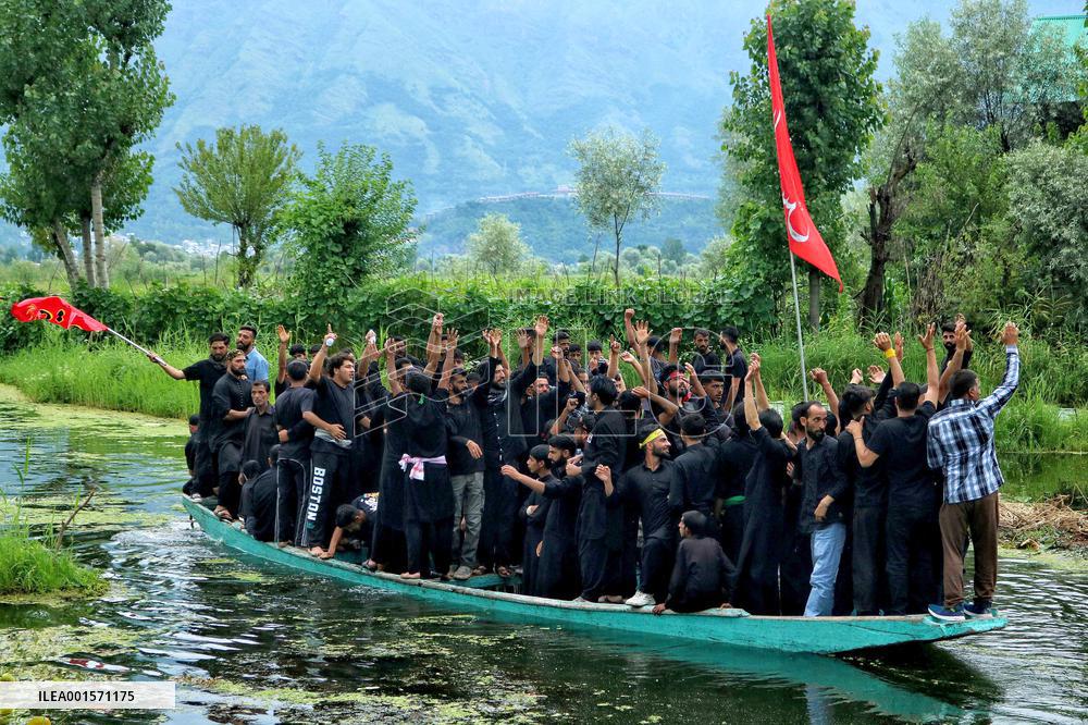 Muharram Procession In Boats - Kashmir