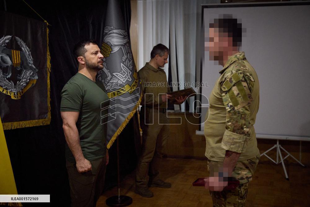 Zelensky Visits Positions Near Bakhmut