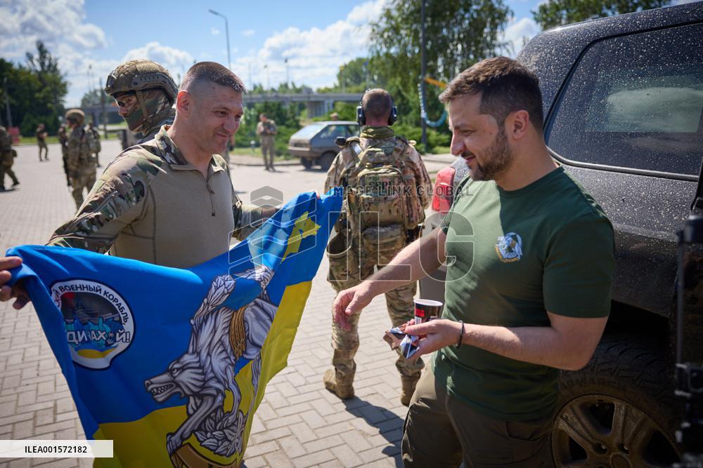 Zelensky Visits Positions Near Bakhmut