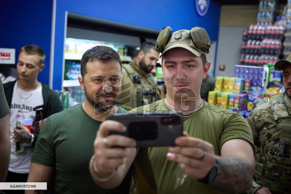 Zelensky Visits Positions Near Bakhmut