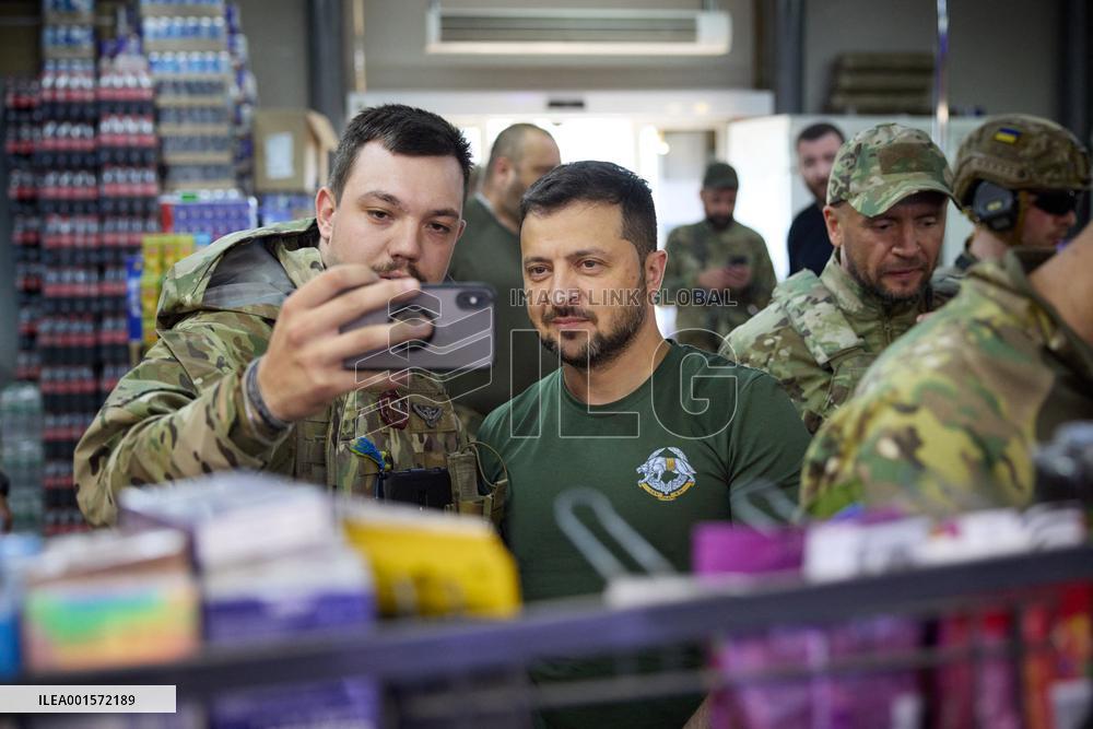 Zelensky Visits Positions Near Bakhmut