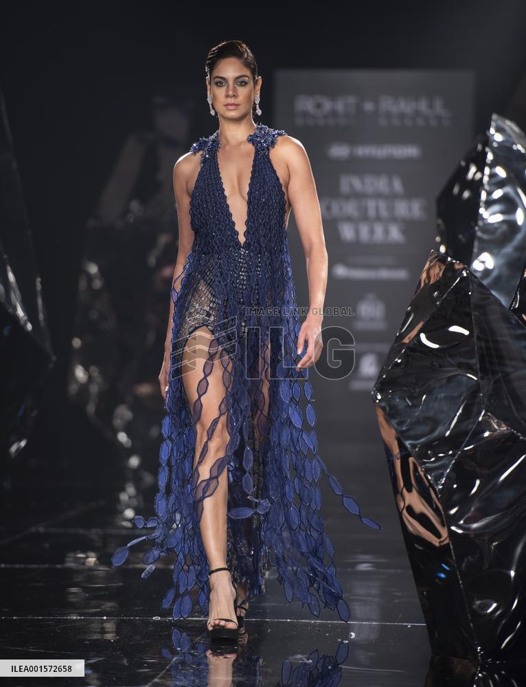 INDIA-NEW DELHI-FASHION SHOW-FDCI INDIA COUTURE WEEK