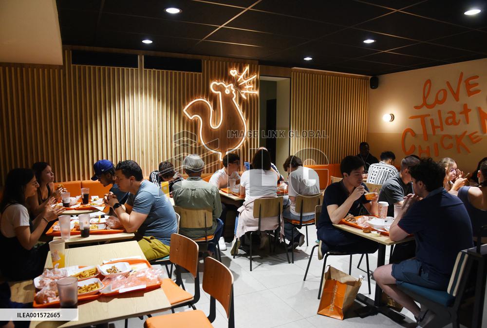 Popeyes Opens 2nd Restaurant - Paris