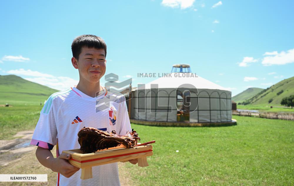 CHINA-INNER MONGOLIA-ULAN MOD GRASSLAND-HERDSMAN-SUMMER LIFE(CN)