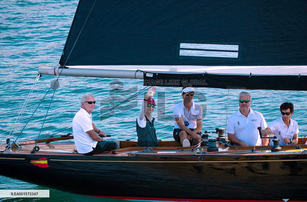 King Juan Carlos And Infanta Elena Take Part In A Regatta - Galicia