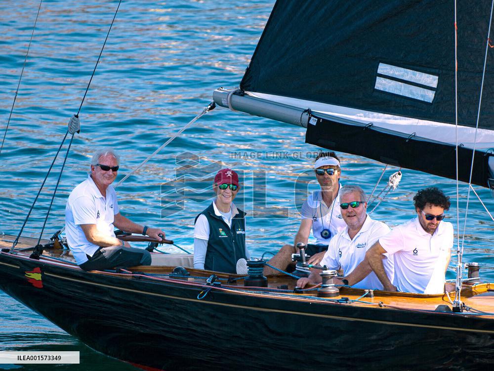 King Juan Carlos And Infanta Elena Take Part In A Regatta - Galicia