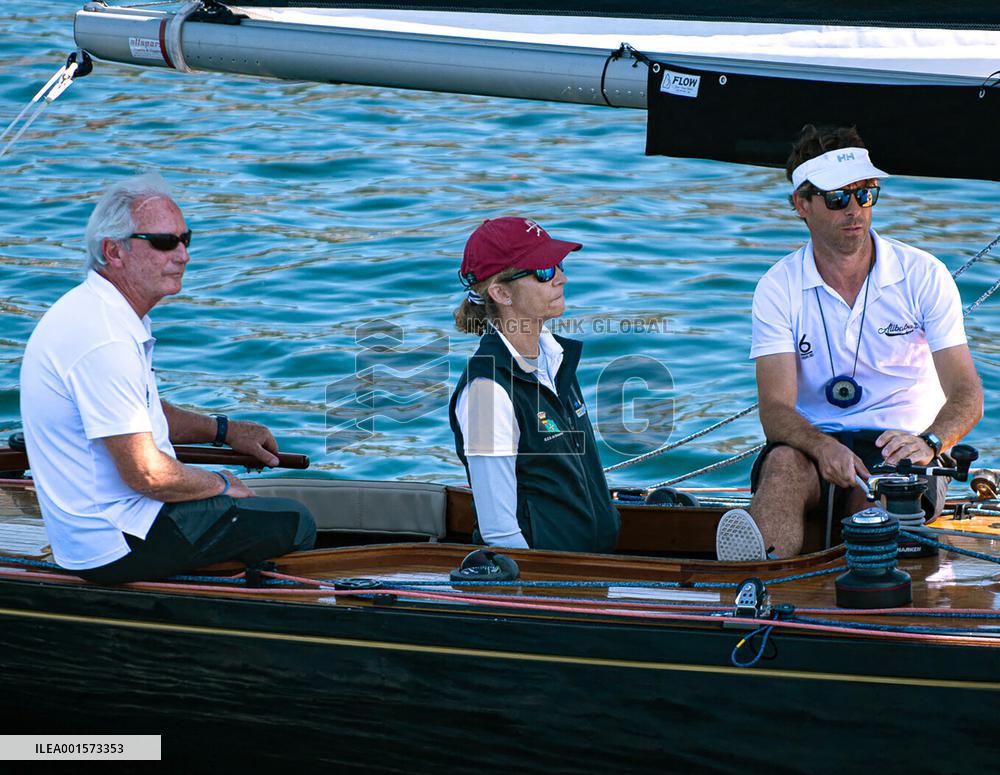 King Juan Carlos And Infanta Elena Take Part In A Regatta - Galicia