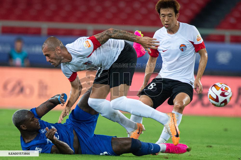 (SP)CHINA-WUHAN-FOOTBALL-CSL-WUHAN VS QINGDAO(CN)