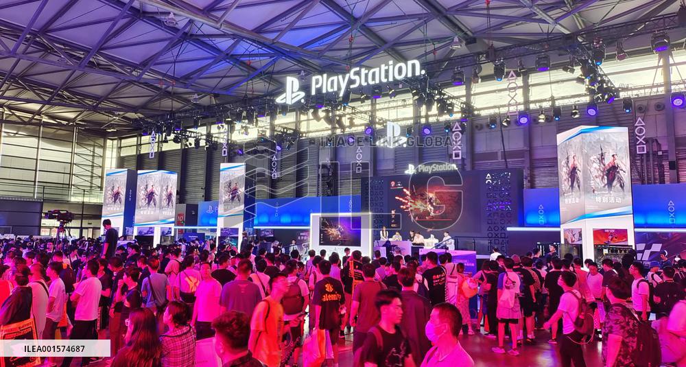 Showgirl At 2023ChinaJoy