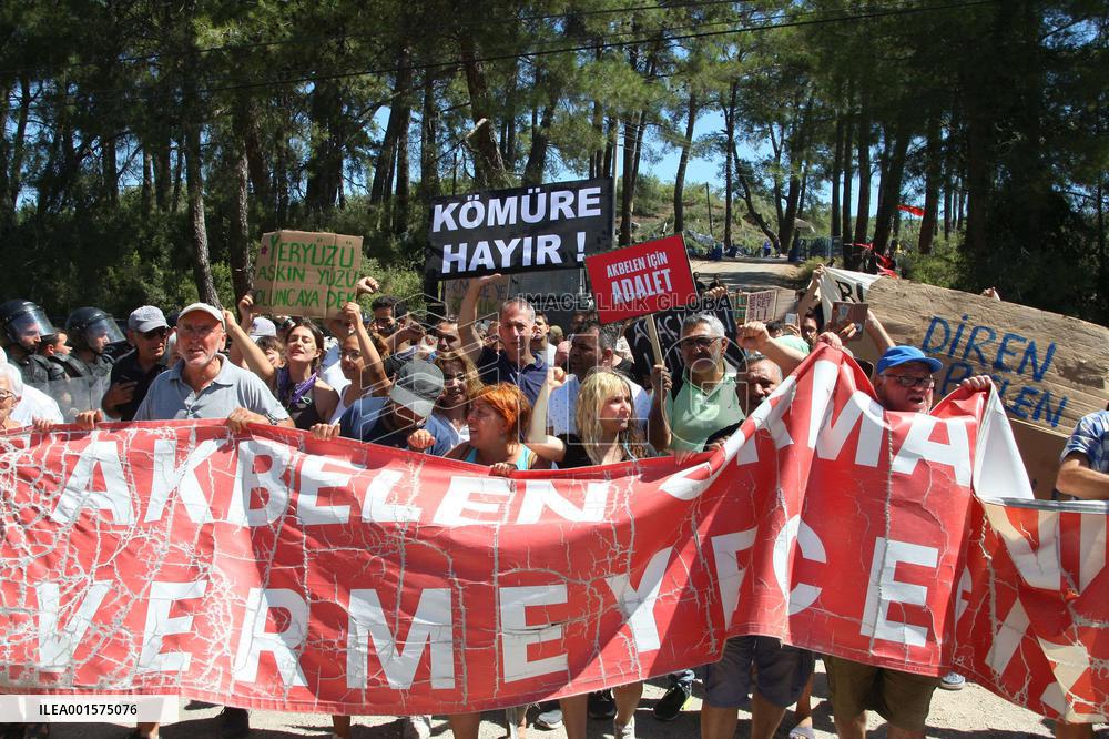 Protesters Occupy Forest To Stop Coal Mine Expansion - Turkey