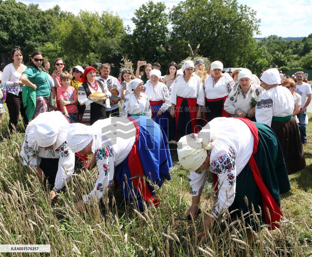 Ukrainian Bread Festival at Pyrohiv Museum