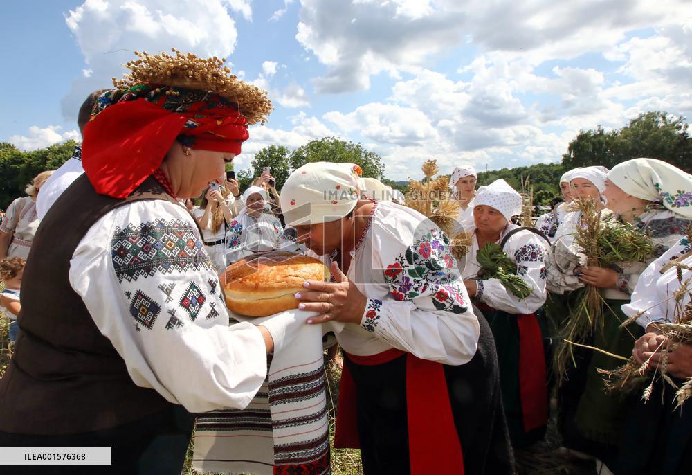 Ukrainian Bread Festival at Pyrohiv Museum