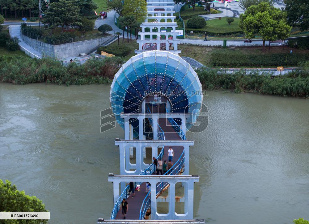 China North-South Geographical Demarcation Sculpture