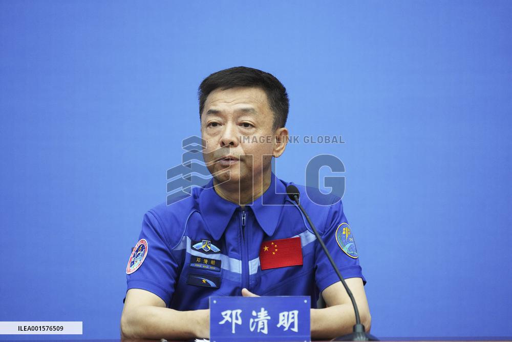 CHINA-BEIJING-SHENZHOU-15-ASTRONAUTS-PRESS CONFERENCE (CN)