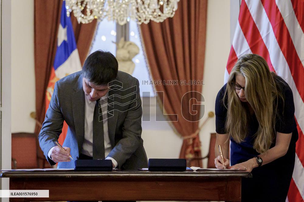 The United States and Chile sign a Bilateral Agreement to Preven