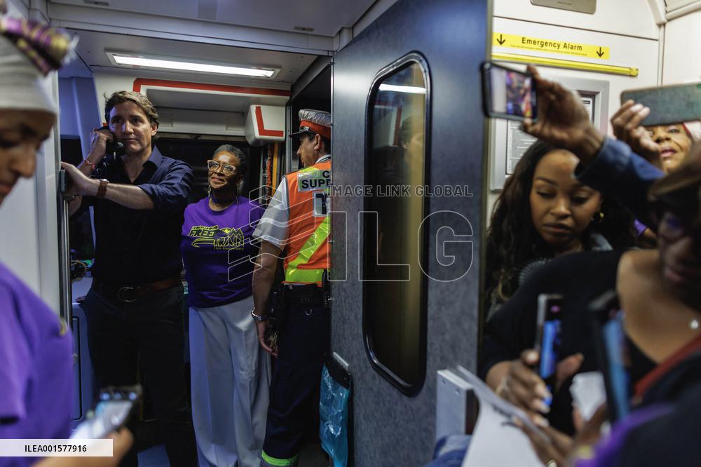 PM Trudeau Surprises Commuters - Toronto