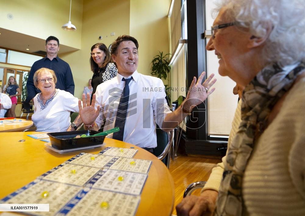 PM Trudeau Visits A Senior Recreation Centre - Hamitlon