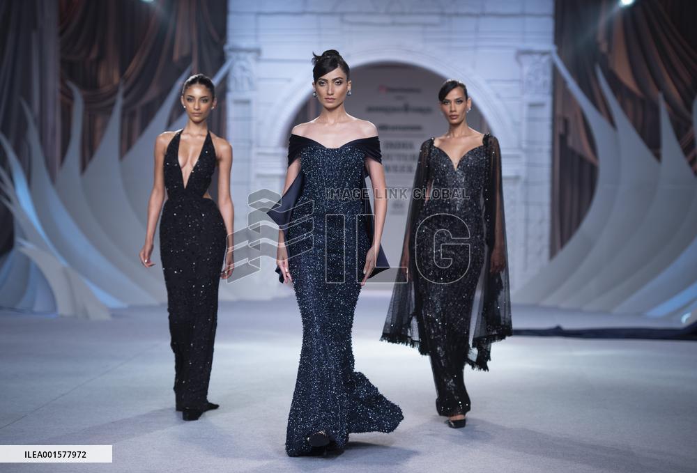INDIA-NEW DELHI-FASHION SHOW-FDCI INDIA COUTURE WEEK