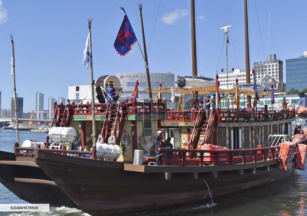 Historical ship replica sails from Busan to Japan