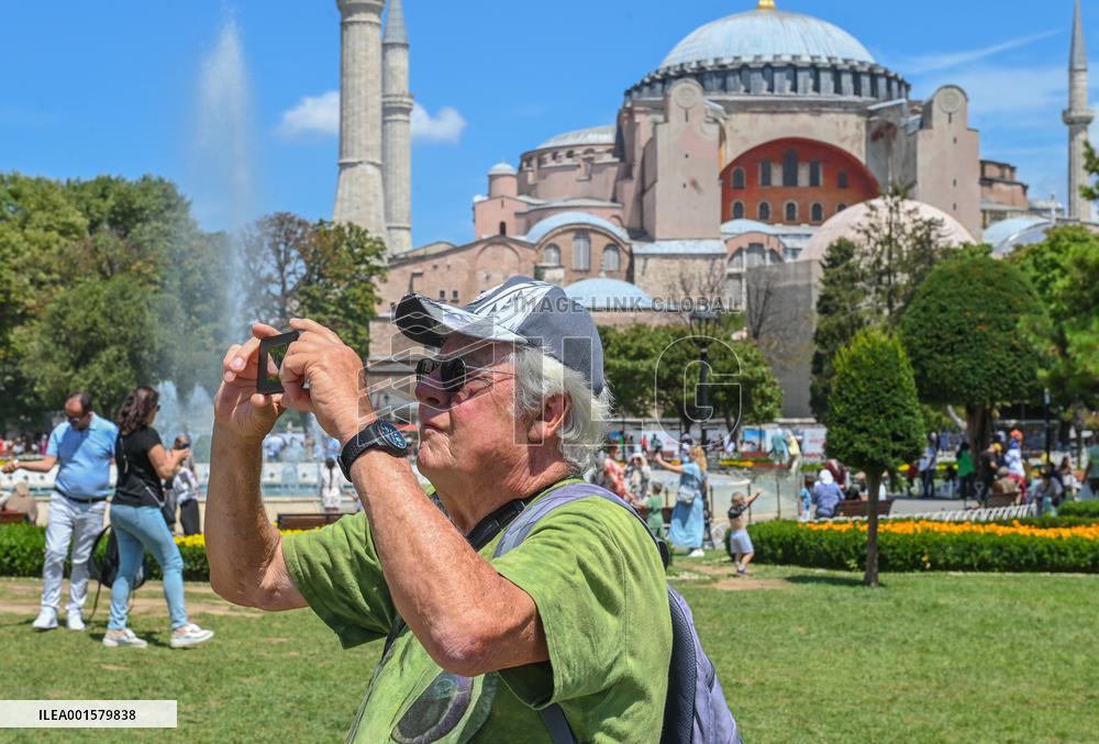 TÜRKIYE-ISTANBUL-TOURISM-STATISTICS