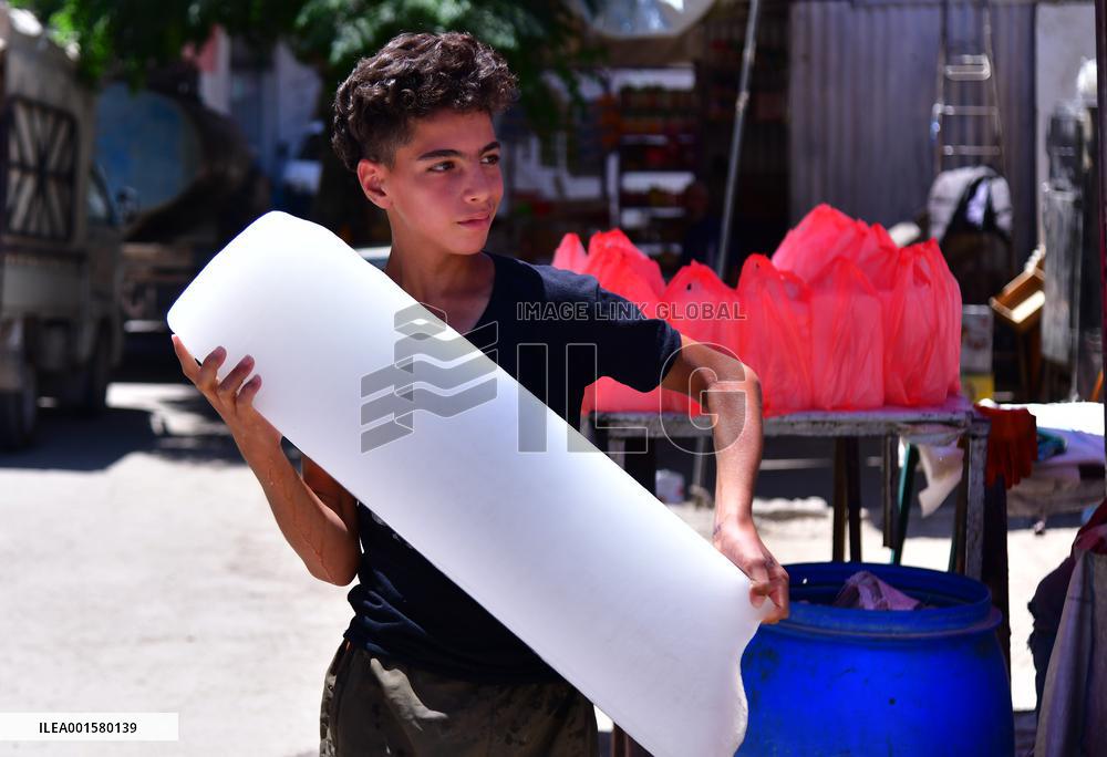 SYRIA-DAMASCUS-ICE-HEATWAVE
