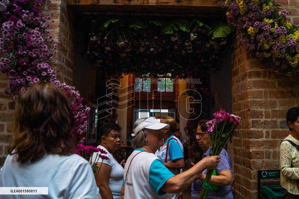 Medellin's Vasquez Building Fillied with Flowers for 'Feria de las Flores'