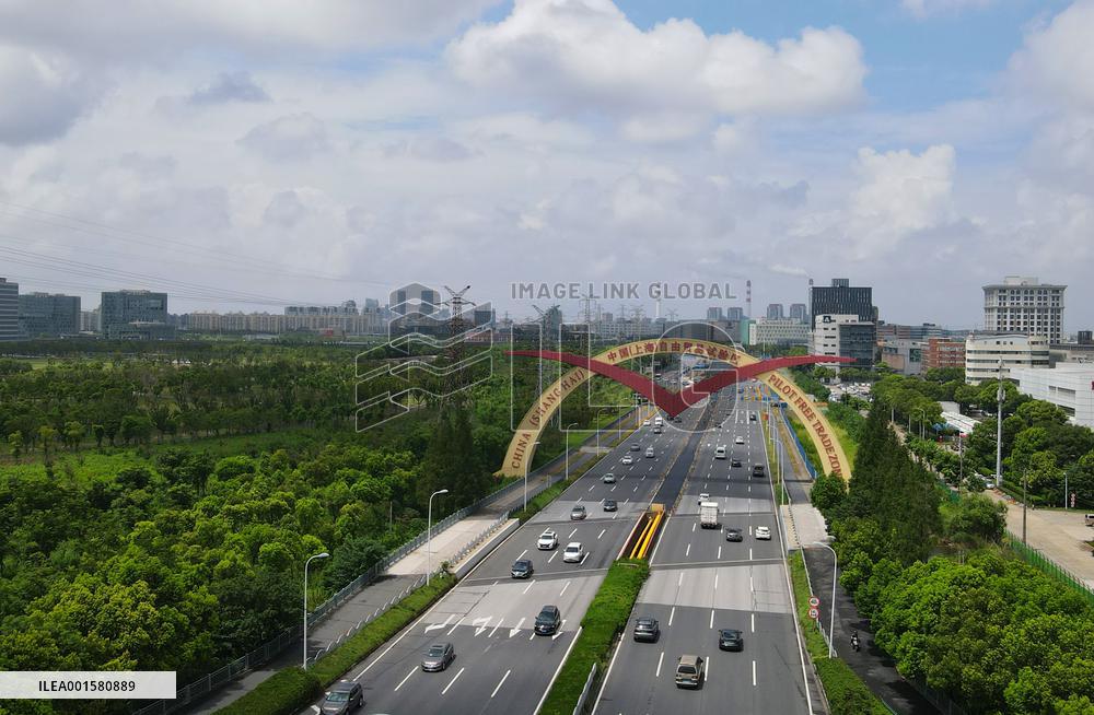 Xinhua Headlines: A decade on, China's free trade zones become pacesetters for further reform and opening-up