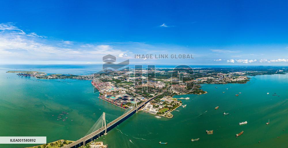 Xinhua Headlines: A decade on, China's free trade zones become pacesetters for further reform and opening-up