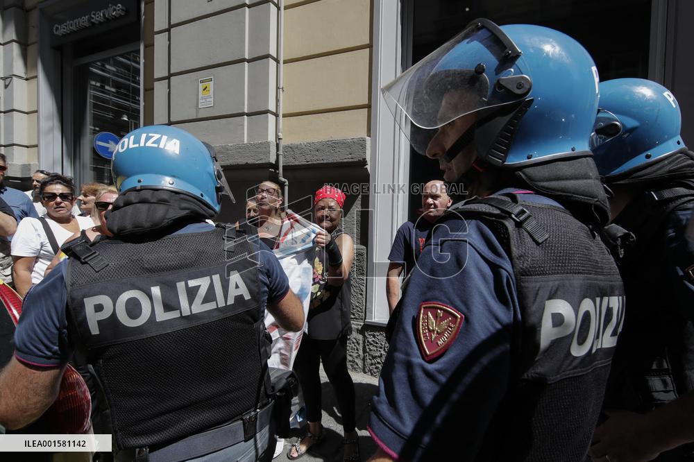 Citizen Income Revocation Protest - Naples