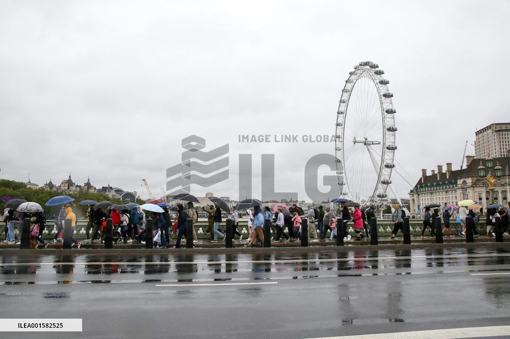 BRITAIN-LONDON-RAIN