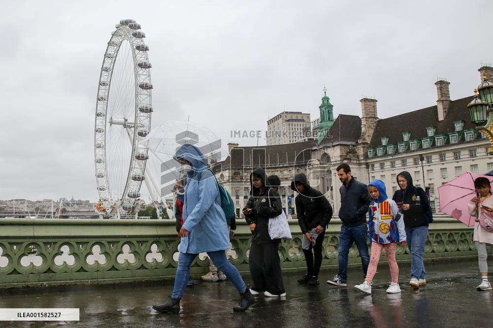 BRITAIN-LONDON-RAIN