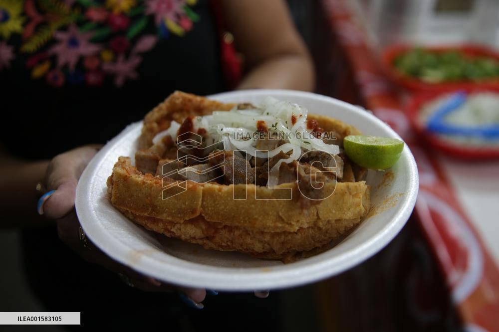 MEXICO-MEXICO CITY-TORTA FAIR